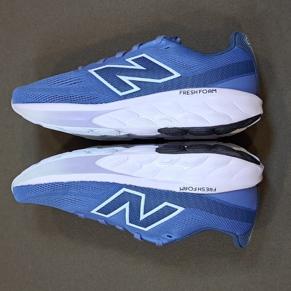 New Balance Fresh Foam 520 v9 Sneaker - Color: Blue / White - Size: Women 8.5 - Picture 7 of 9